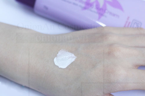 Kem Chống Nắng Cellio Collagen Whitening Sun Cream SPF50+ PA+++ (Tím)